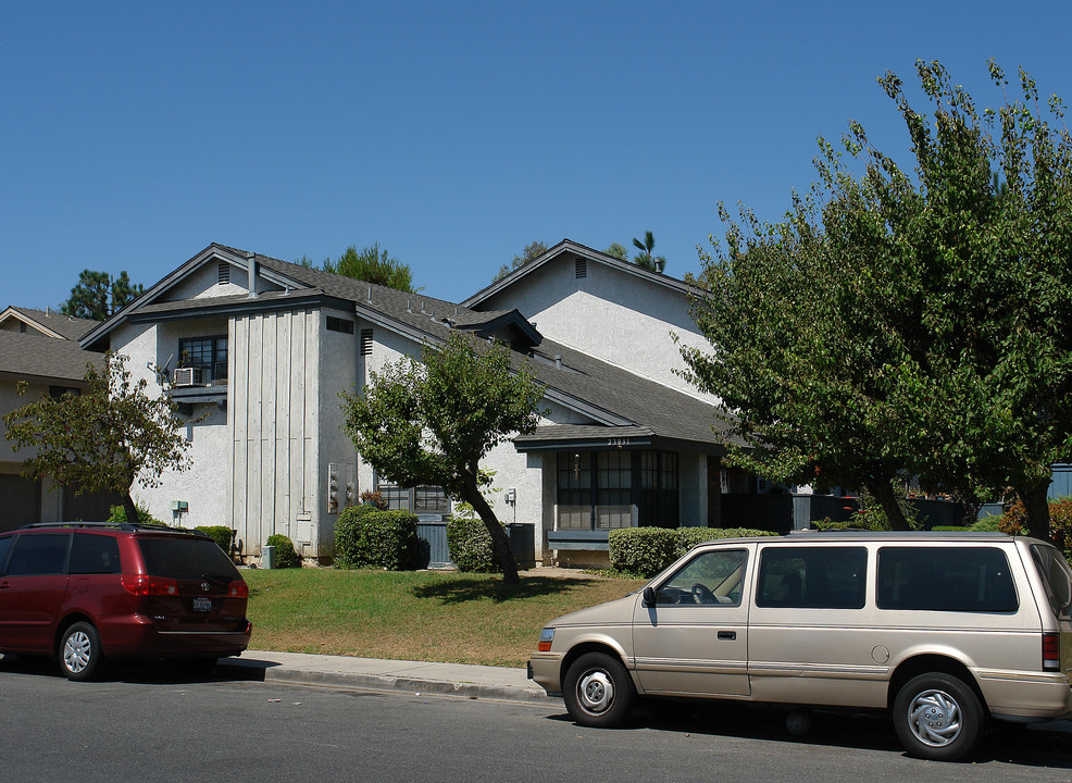 23031 Village Dr in Lake Forest, CA - Building Photo