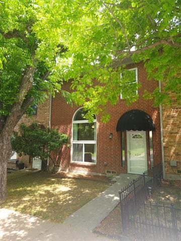 property at 426 W Oak St