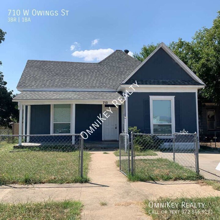 710 W Owings St in Denison, TX - Building Photo