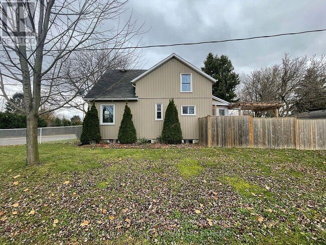 64 Edward St in St Thomas, ON - Building Photo - Building Photo