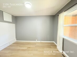 1106 Tuscarora St in Windsor, ON - Building Photo - Building Photo