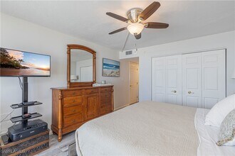 320 Seaview Ct in Marco Island, FL - Building Photo - Building Photo