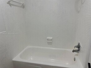 7670 SW 82nd St, Unit H215 in Miami, FL - Building Photo - Building Photo