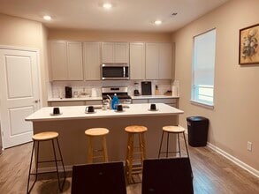 6531 E Daisy Hill Ct, Unit B in Camby, IN - Foto de edificio - Building Photo