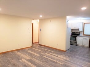 33 Jacqueline Rd in Waltham, MA - Building Photo - Building Photo