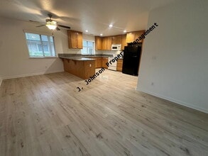 516 Sequoia Ave in Manteca, CA - Building Photo - Building Photo