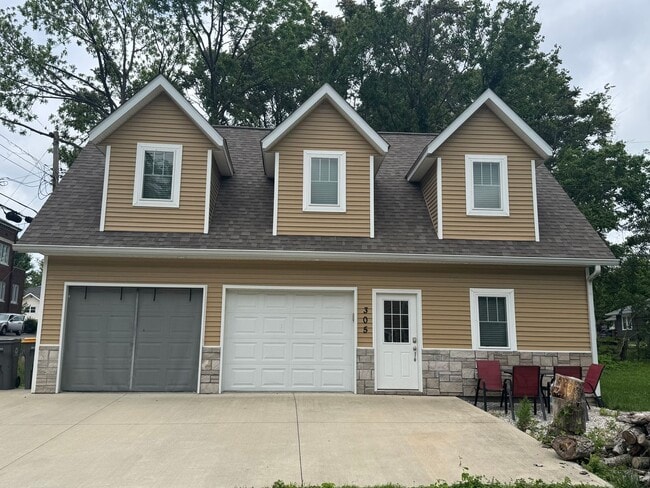 property at 305 E Wylie St