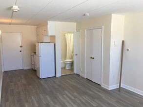 186 Lexington St, Unit 9 in Waltham, MA - Foto de edificio - Building Photo