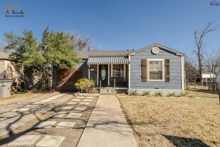 3121 Sherwood Ln in Wichita Falls, TX - Building Photo