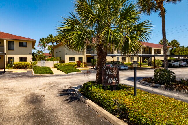 Water Walk Condos in Cocoa Beach, FL - Foto de edificio - Building Photo