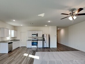 2505 Sanders Crk Rd in Glenn Heights, TX - Foto de edificio - Building Photo