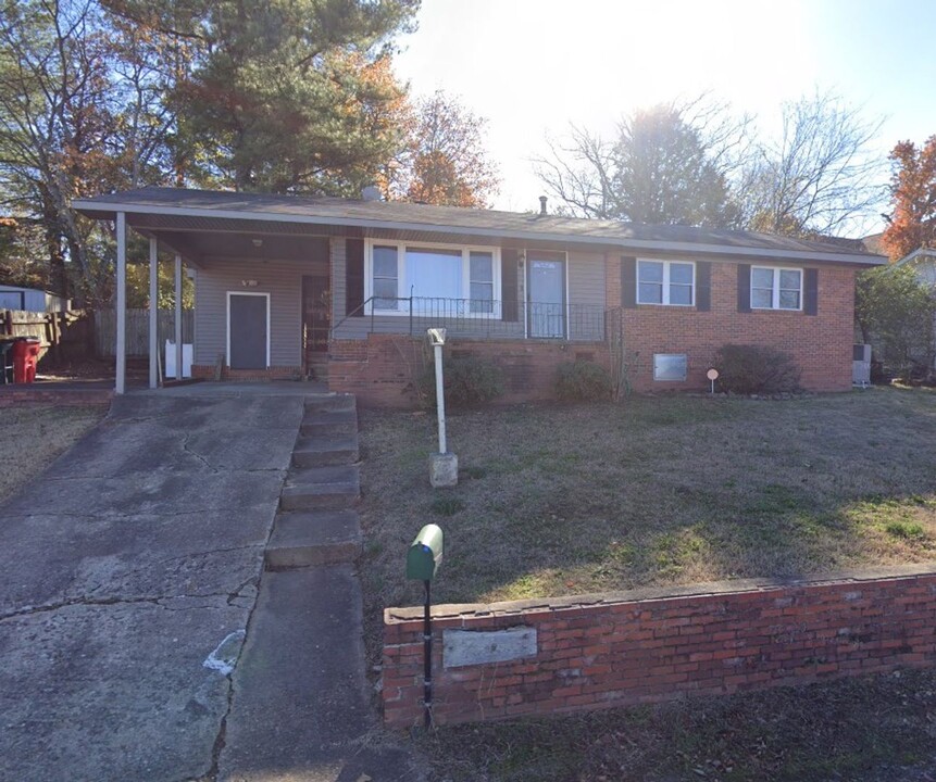 4 Winthrop Dr in Morrilton, AR - Building Photo