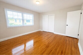 8944 Skokie Blvd in Skokie, IL - Building Photo - Building Photo