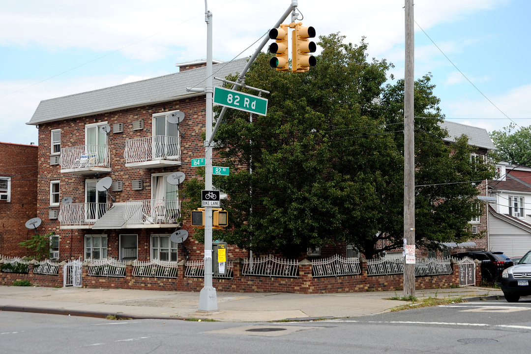 82-45 164th St in Jamaica, NY - Building Photo