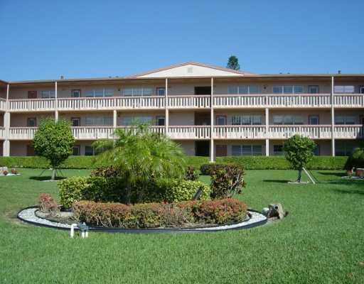 124 Mansfield C in Boca Raton, FL - Foto de edificio