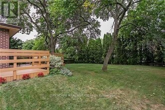 2075 Salmon Rd in Oakville, ON - Building Photo - Building Photo