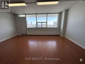 20 Forest Manor Rd in Toronto, ON - Building Photo - Building Photo