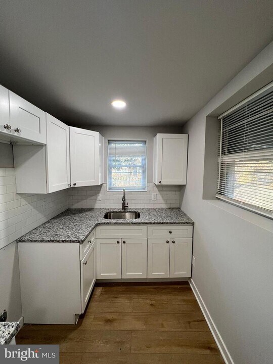 5325 W Stiles St Photo