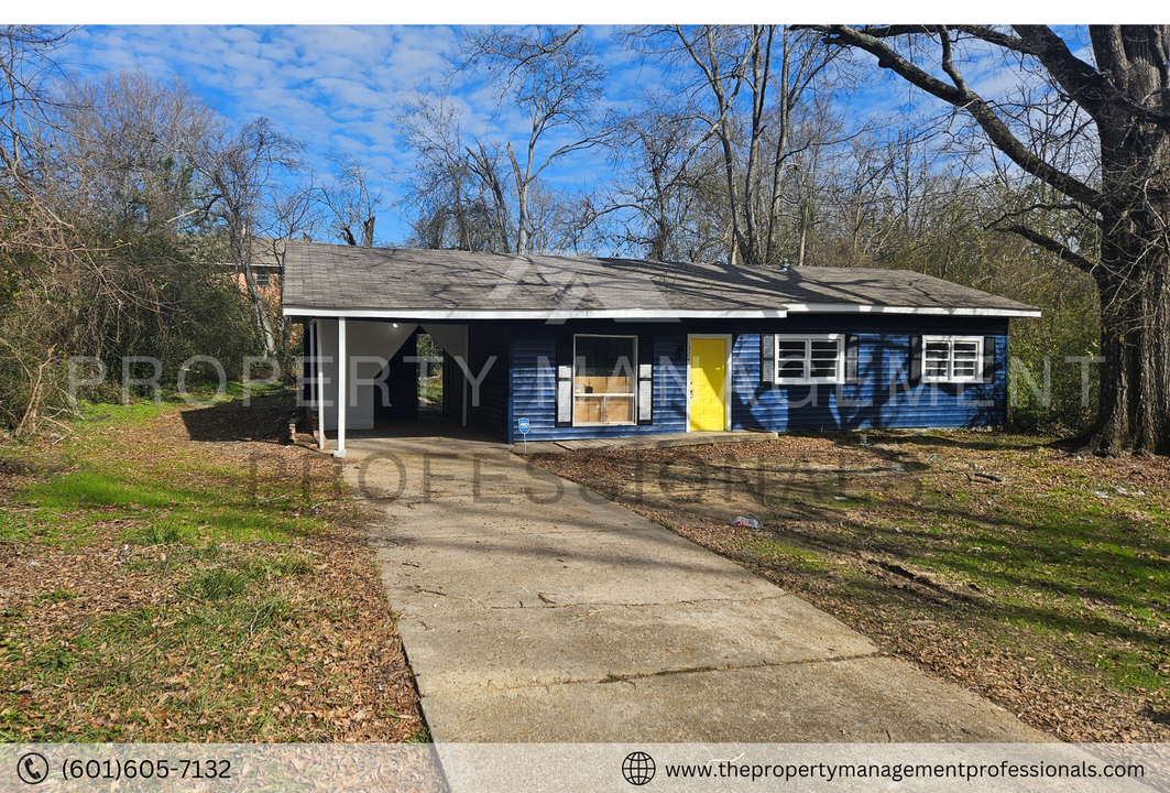 1324 Marydale Dr in Jackson, MS - Building Photo