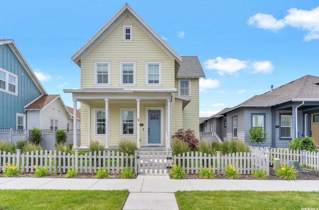 10882 Lake Island Dr in South Jordan, UT - Building Photo