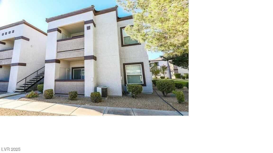 7255 W Sunset Rd in Las Vegas, NV - Building Photo