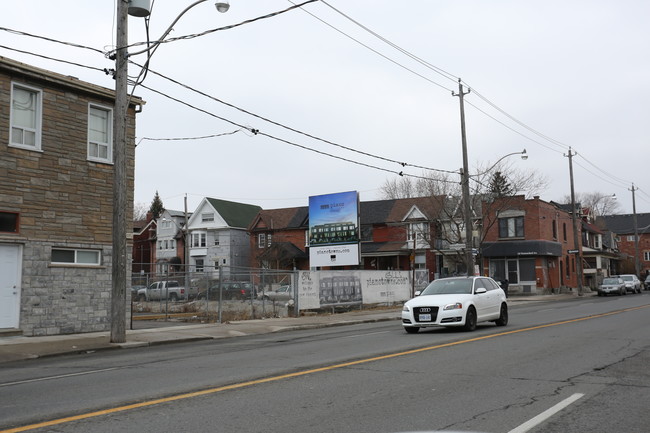 Piano Towns in Toronto, ON - Building Photo - Building Photo