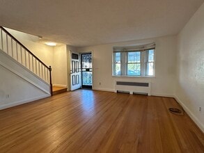 3823 Crestlyn Rd in Baltimore, MD - Foto de edificio - Building Photo