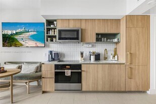 159 NE 6th St, Unit 3610 in Miami, FL - Building Photo