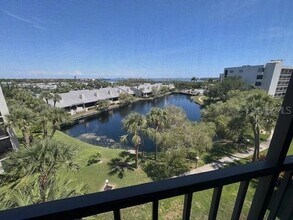 7922 Sailboat Key Blvd S, Unit 104 in South Pasadena, FL - Building Photo - Building Photo