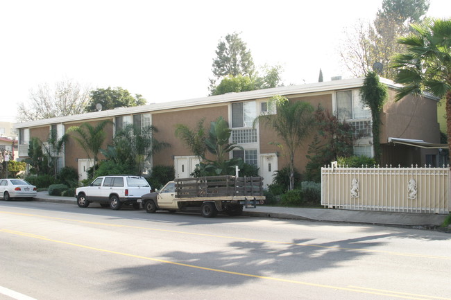 13530 Moorpark St in Sherman Oaks, CA - Building Photo - Building Photo