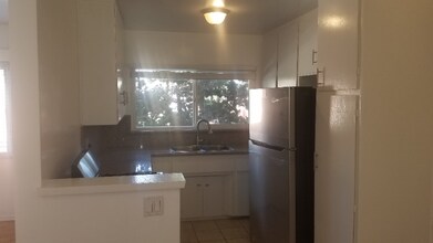 1025 Idaho Ave in Santa Monica, CA - Building Photo - Building Photo