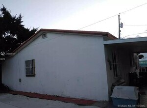 2310 NW 103rd St-Unit -FRONT in Miami, FL - Building Photo - Building Photo