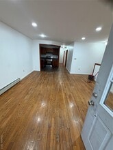 172-07A 90th Ave in Queens, NY - Building Photo - Building Photo