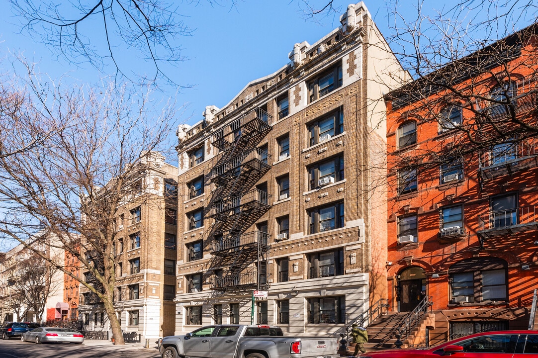 125-135 W 111th St in New York, NY - Building Photo