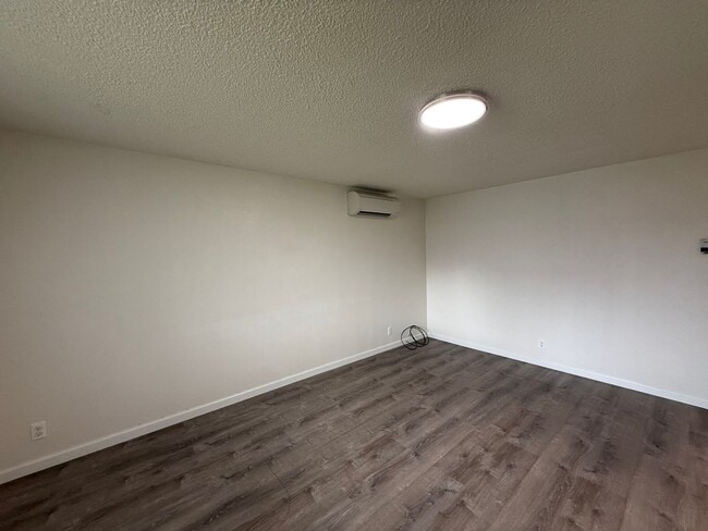 1075 56th Pl in Springfield, OR - Building Photo - Building Photo