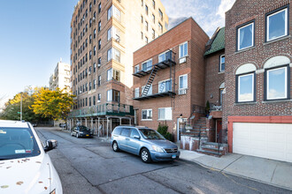 29 Chittenden Ave in New York, NY - Building Photo - Building Photo