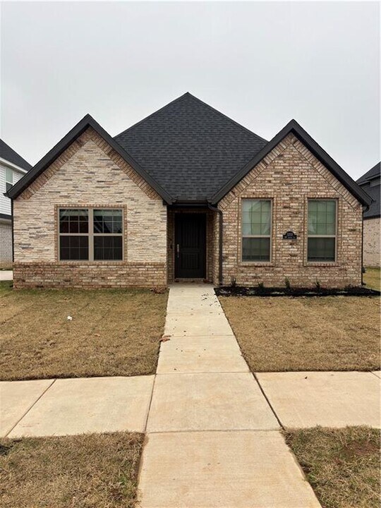 3203 SW Lovely Ln in Bentonville, AR - Foto de edificio