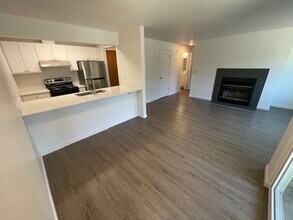 (1K) Kristine Apartments in Seattle, WA - Foto de edificio - Building Photo