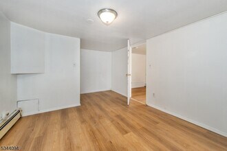 37 Bergen St-Unit -2 in Garfield, NJ - Building Photo - Building Photo
