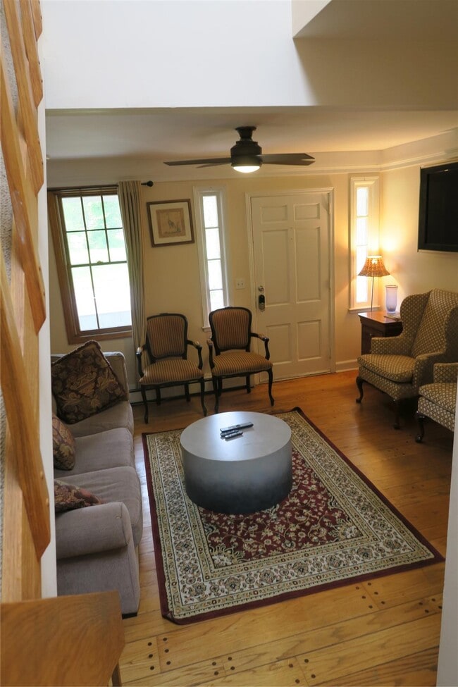 366 Park Ave in Huntington, NY - Building Photo - Building Photo