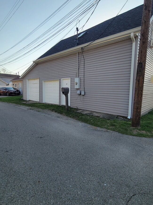 4 N Anderson St in New Palestine, IN - Building Photo - Building Photo