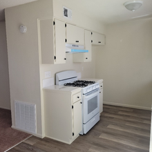 15531 Barranca Way-Unit -8 in Victorville, CA - Building Photo - Building Photo