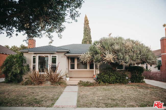 property at 3016 Oakhurst Ave