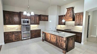 1021 Pampa Dr in Plano, TX - Building Photo - Building Photo