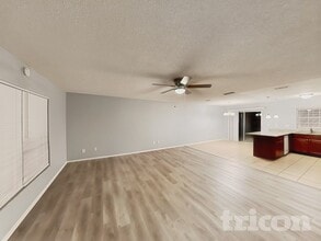 1913 Hudson Ct in Oldsmar, FL - Foto de edificio - Building Photo