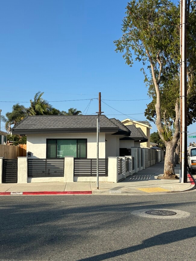 2739 E Adams St, Unit 2739 E Adams Street