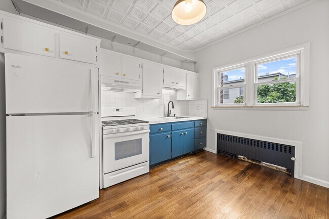 309 Summit Ave in Jersey City, NJ - Building Photo - Building Photo