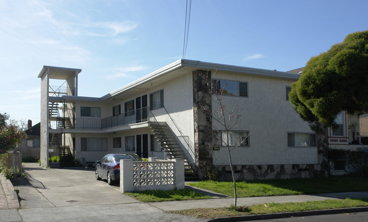 1202 Carrison St in Berkeley, CA - Building Photo