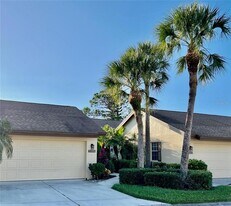 7186 Lakeside Dr in Sarasota, FL - Building Photo