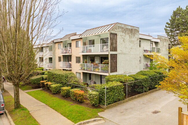 Cottonwood Court in Vancouver, BC - Building Photo - Primary Photo